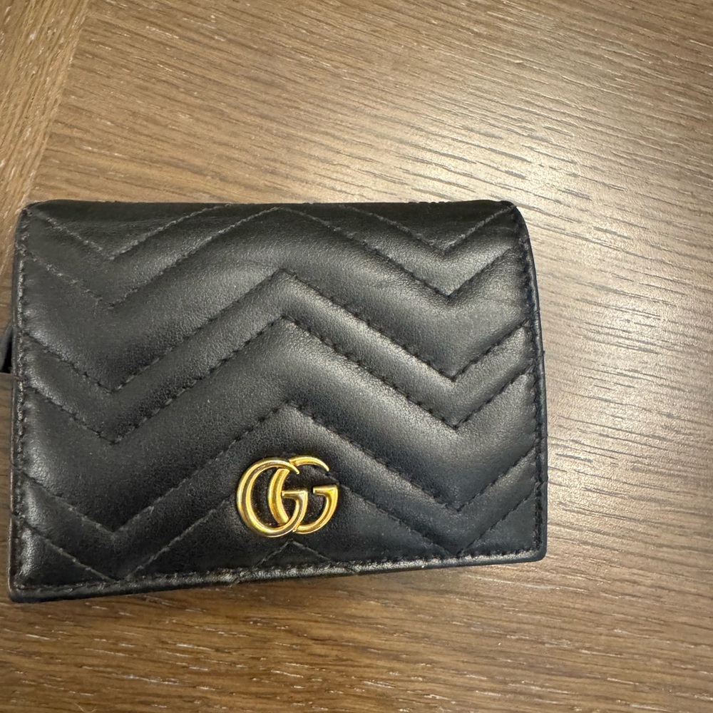 Gucci Black Chevron Leather Wallet - Picture 8 of 11